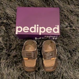 Pediped grip n go toddler loafers in size 6-6.5